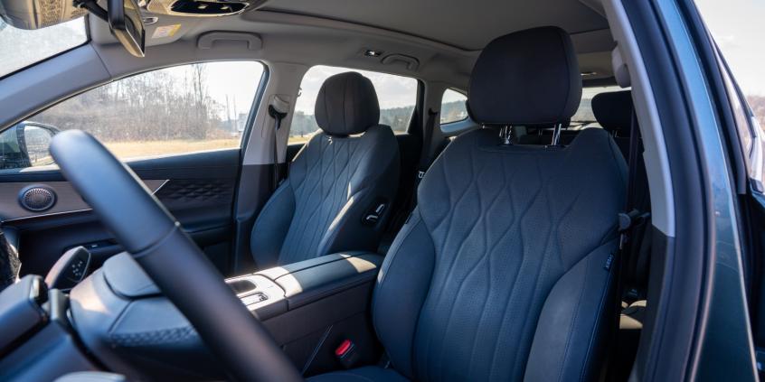 Chery Tiggo 8 Super Hybrid Prestige nie jest złe, lecz padło ofiarą większego brata