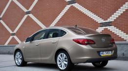 Opel Astra J Sedan 1.6 SIDI Turbo ECOTEC 170KM 125kW 2013-2019