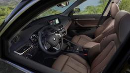 BMW X1 (2019) - widok ogólny wn?trza z przodu