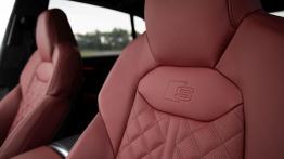 Audi SQ8 TDI (2019) - fotel kierowcy, widok z przodu