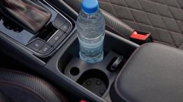 Skoda Kodiaq RS (2019) - tunel ?rodkowy mi?dzy fotelami
