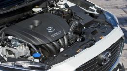 Mazda CX-3 SKYACTIV-G (2015) - maska otwarta