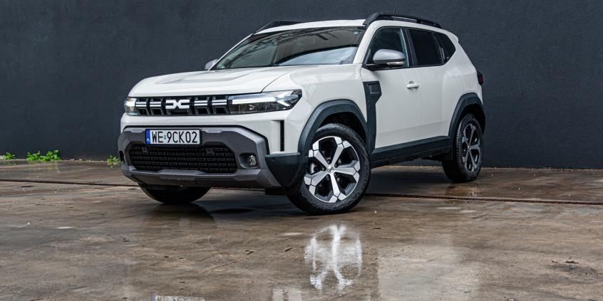 Toyota C-HR 1.8 Hybrid vs Dacia Duster 1.8 Full Hybrid. Porównanie spalania, kosztów i opinii