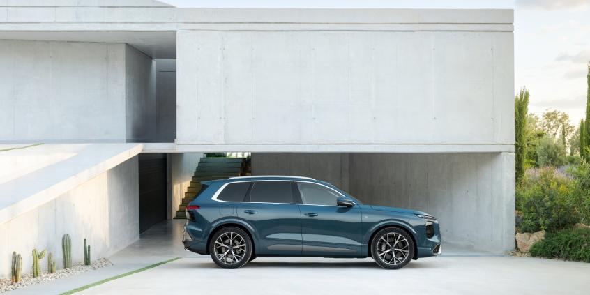 Nowe Audi Q7 z dieslem V6 i kosmicznymi światłami debiutuje na rynku. BMW i Mercedes mają poważny problem