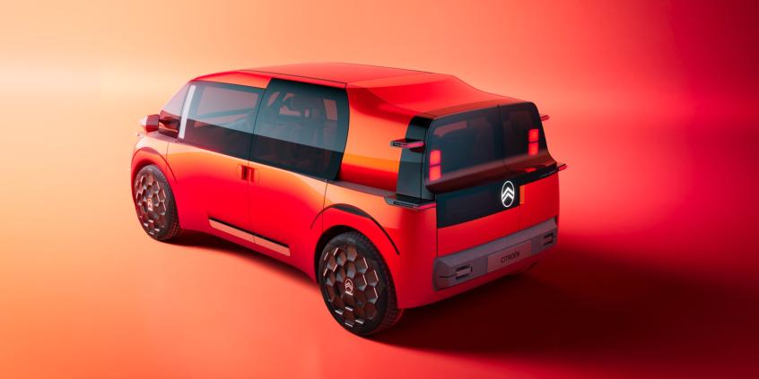 Citroën Elo mierzy niewiele ponad 4 m, a pomieści 6 osób. Intrygujący koncept