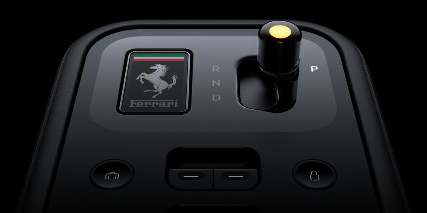 Analogowy bunt w Maranello. Pierwsze elektryczne Ferrari Luce stawia na mechaniczne piękno