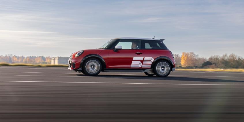 Historia napisana na nowo. MINI wskrzesza rajdowe barwy z 1965 roku w Victory Edition