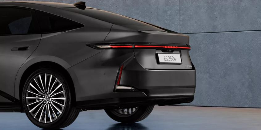 Lexus rozwiewa obawy kierowców. Tak działają drzwi po awarii zasilania