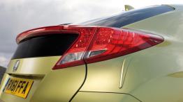 Honda Civic 2012 - prawy tylny reflektor - włączony