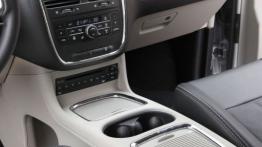Lancia Voyager 2012 - pełny panel przedni