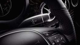 Mercedes B200 CDI 2012 - manetka zmiany biegów pod kierownicą