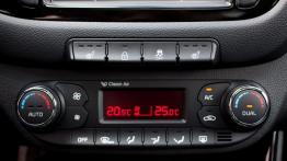 Kia ceed Sportswagon II (2012) - panel sterowania wentylacją i nawiewem