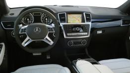 Mercedes ML63 AMG 2012 - pełny panel przedni