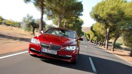 BMW seria 6 Coupe 2012 - przód - reflektory włączone
