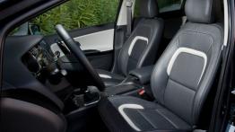 Kia ceed Sportswagon II (2012) - widok ogólny wnętrza z przodu