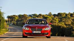 BMW seria 6 Coupe 2012 - przód - reflektory włączone