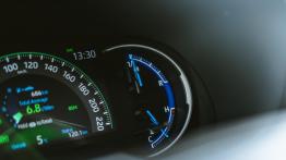 Toyota RAV4 2.5 Hybrid Dynamic Force 218 KM - galeria redakcyjna (2) - inny element panelu przednieg