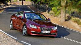 BMW seria 6 Coupe 2012 - przód - reflektory włączone