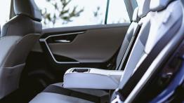 Toyota RAV4 2.5 Hybrid Dynamic Force 218 KM - galeria redakcyjna (2) - widok ogólny wnętrza
