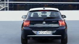 BMW 120d 2012 - tył - reflektory włączone