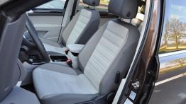 Volkswagen Touran 2.0 TDI 150 KM (wnętrze) - galeria redakcyjna - widok ogólny wnętrza z przodu