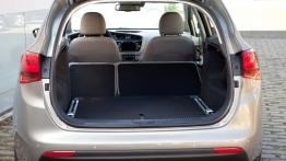 Kia ceed Sportswagon II (2012) - tylna kanapa złożona, widok z bagażnika
