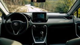 Toyota RAV4 2.5 Hybrid Dynamic Force 218 KM - galeria redakcyjna (2) - inny element panelu przednieg