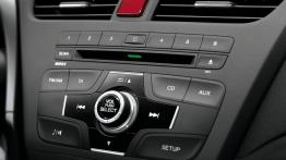 Honda Civic 2012 - konsola środkowa