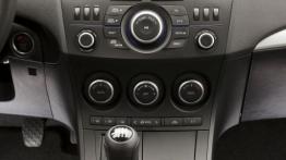 Mazda 3 hatchback 2012 - konsola środkowa