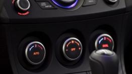 Mazda 3 hatchback 2012 - konsola środkowa