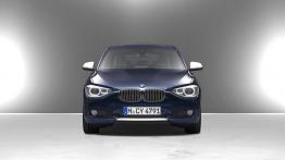 BMW 120d 2012 - przód - reflektory włączone