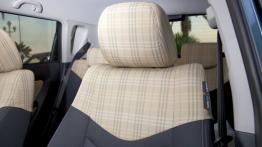 Kia Soul Facelifting (2012) - zagłówek na fotelu kierowcy, widok z przodu