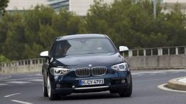 BMW 120d 2012 - przód - reflektory włączone
