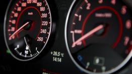 BMW 118i 2012 - prędkościomierz