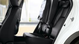 Honda Civic 2012 - tylna kanapa złożona, widok z boku