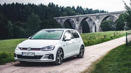 Volkswagen Golf GTI 2.0 TSI 245 KM - galeria redakcyjna (2) - widok z przodu