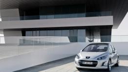 Peugeot 308 2012 - przód - reflektory wyłączone