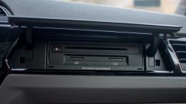 Volkswagen Touran 2.0 TDI 150 KM (wnętrze) - galeria redakcyjna - inny element panelu przedniego