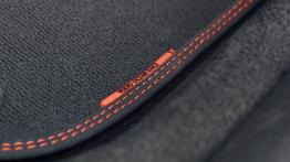 Volvo V40 II 1.6 T3 150KM - galeria redakcyjna (2) - dywaniki