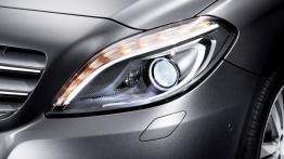 Mercedes B200 CDI 2012 - lewy przedni reflektor - włączony