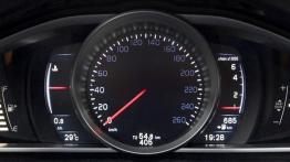Volvo V40 II 1.6 T3 150KM - galeria redakcyjna (2) - zestaw wskaźników