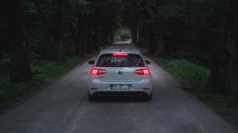 Volkswagen Golf GTI 2.0 TSI 245 KM - galeria redakcyjna (2) - widok z tyłu