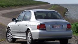 Hyundai Sonata 2002 - widok z tyłu