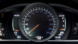 Volvo V40 II 1.6 T3 150KM - galeria redakcyjna (2) - zestaw wskaźników