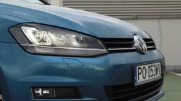 Volkswagen Golf VII Variant 2.0 TDI - galeria redakcyjna - przód - reflektory włączone