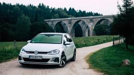 Volkswagen Golf GTI 2.0 TSI 245 KM - galeria redakcyjna (2) - widok z przodu