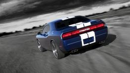 Dodge Challenger SRT8 392 - widok z tyłu