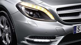 Mercedes B200 CDI 2012 - prawy przedni reflektor - włączony