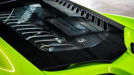 McLaren 675LT (2016) 2/2 - pokrywa silnika zamknięta
