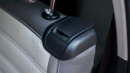 Volkswagen Touran 2.0 TDI 150 KM (wnętrze) - galeria redakcyjna - inny element wnętrza z tyłu